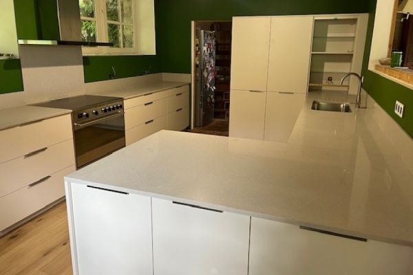 Cuisine lin et quartz , une cuisine réalisée par SoCoo'c Ussel