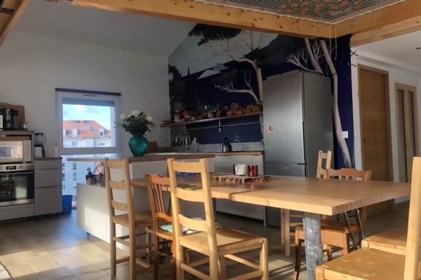 Très jolie cuisine finition Lin avec ilot, une cuisine réalisée par SoCoo'c Grenoble Saint Egrève