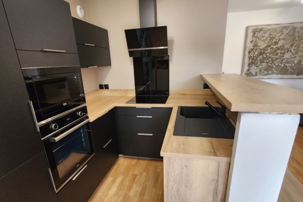 jolie cuisine petit format , une cuisine réalisée par SoCoo'c Royan