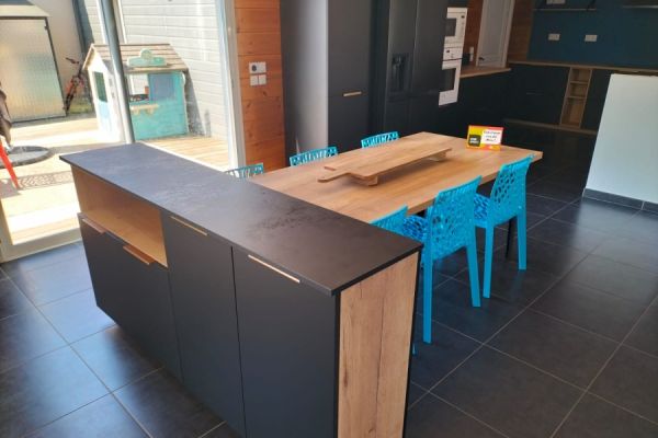 AMENAGEMENT D&#039;UNE CUISINE SOCOO&#039;C AVEC ILOT CENTRAL, une cuisine réalisée par SoCoo'c Les Herbiers