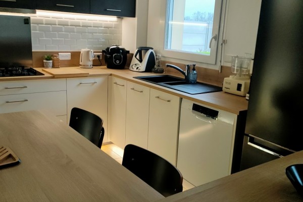 La cuisine noire et blanche de Claudie et Olivier , une cuisine réalisée par SoCoo'c Ancenis