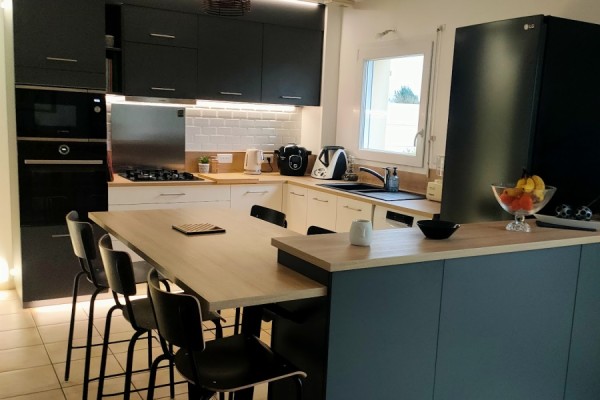 La cuisine noire et blanche de Claudie et Olivier , une cuisine réalisée par SoCoo'c Ancenis