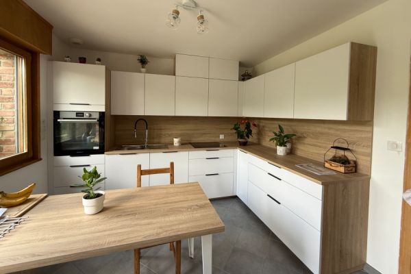 Cuisine moderne blanche et bois, une cuisine réalisée par SoCoo'c Noyelles Godault