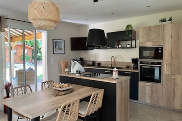 La cuisine industrielle de Laurent et sa compagne, une cuisine réalisée par SoCoo'c Saumur