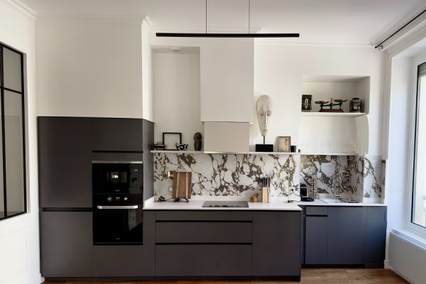 Cuisine anthracite mat , une cuisine réalisée par SoCoo'c Lyon Liberte