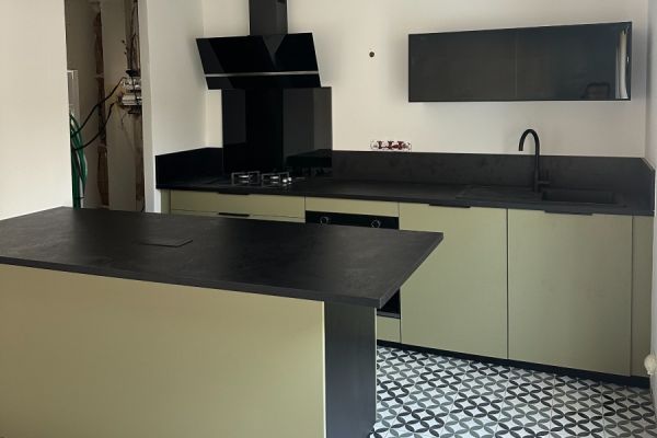 Très belle cuisine Vert Provence et noir Structuré., une cuisine réalisée par SoCoo'c Bastia