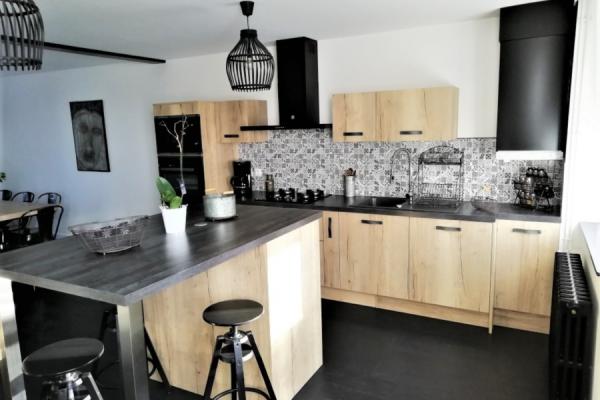 Cuisine effet bois style bistrot, une cuisine réalisée par SoCoo'c Nevers