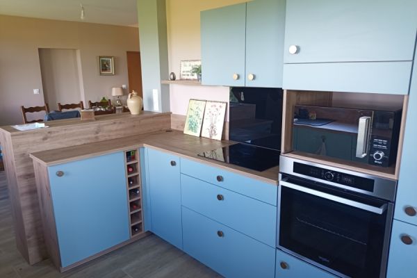 Cuisine verte et bois, une cuisine réalisée par SoCoo'c Cognac