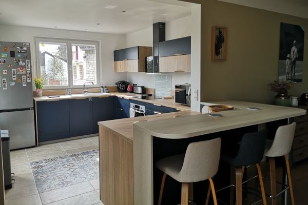 Cuisine chaleureuse et moderne, une cuisine réalisée par SoCoo'c Chambly