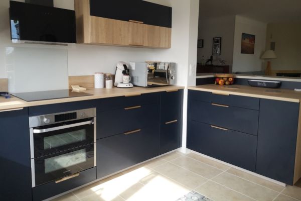 Cuisine chaleureuse et moderne, une cuisine réalisée par SoCoo'c Chambly