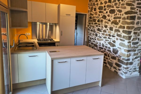 Cuisine équipée en U dans un petit espace, une cuisine réalisée par SoCoo'c Quimper