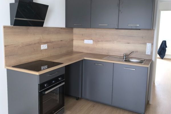 Petite cuisine optimisée noir et bois , une cuisine réalisée par SoCoo'c Rouen Tourville