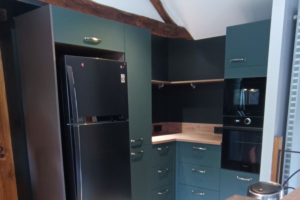 Cuisine à cadres Vert et Bois, une cuisine réalisée par SoCoo'c Périgueux