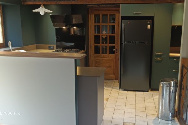 Cuisine à cadres Vert et Bois, une cuisine réalisée par SoCoo'c Périgueux