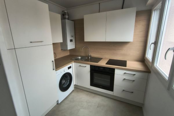 Cuisine équipée pour un appartement, une cuisine réalisée par SoCoo'c Quimper