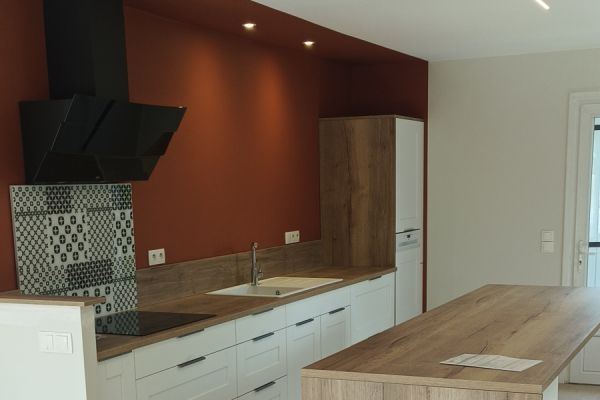 Cuisine à cadres Blanche et Bois, une cuisine réalisée par SoCoo'c Périgueux