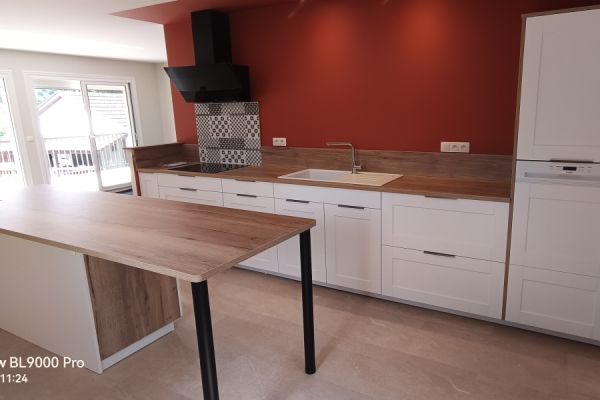 Cuisine à cadres Blanche et Bois, une cuisine réalisée par SoCoo'c Périgueux