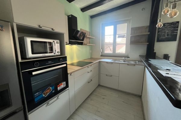 Cuisine petit espace tons clairs, une cuisine réalisée par SoCoo'c Selestat