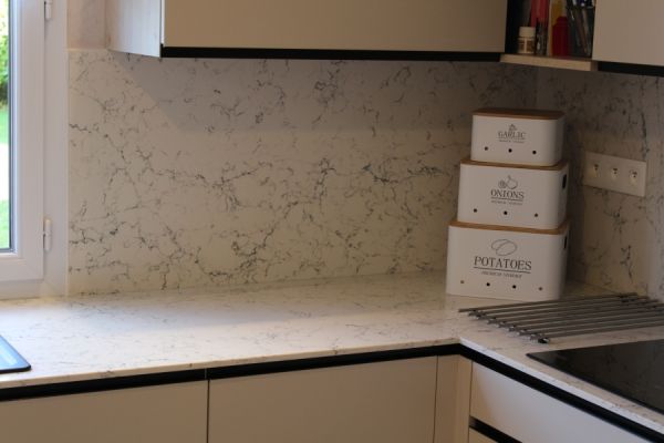 Cuisine Beige et bois clair., une cuisine réalisée par SoCoo'c Cherbourg