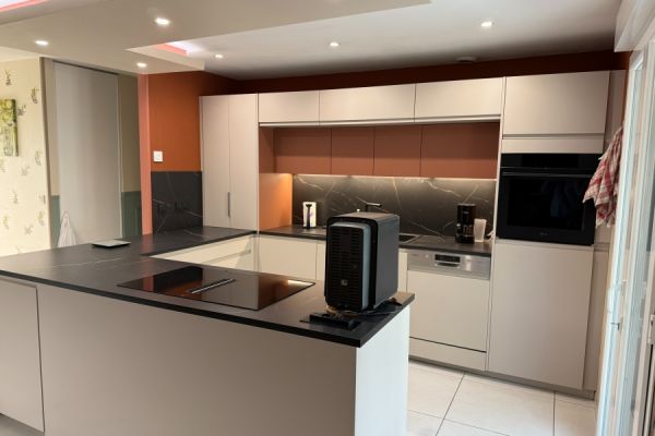 Cuisine opale de M. et Mme K., une cuisine réalisée par SoCoo'c Lille Englos