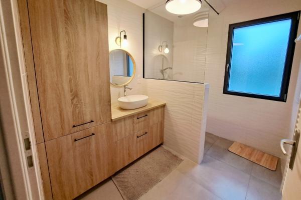 La salle de bain bois d'Audrey, une cuisine réalisée par SoCoo'c Vichy