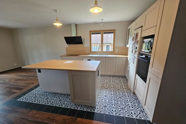 Cuisine Pila chamois, chêne doré, une cuisine réalisée par SoCoo'c Le Pont-de-Beauvoisin
