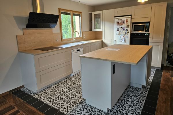 Cuisine Pila chamois, chêne doré, une cuisine réalisée par SoCoo'c Le Pont-de-Beauvoisin