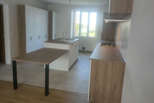 Cuisine blanche et bois de Laetitia, une cuisine réalisée par SoCoo'c Châteauroux
