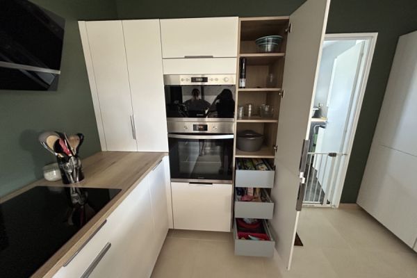 La cuisine en double L, une cuisine réalisée par SoCoo'c Rochefort