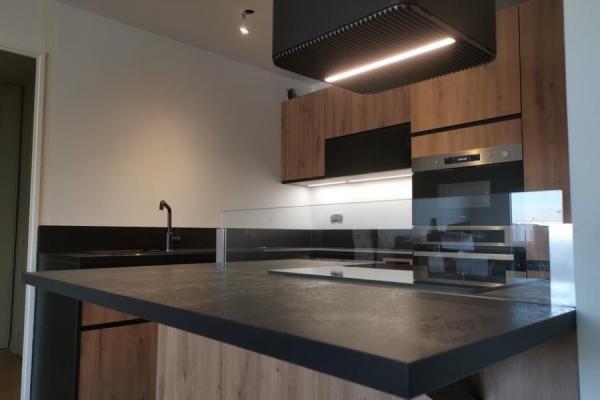 La cuisine Noire et bois de Kevin , une cuisine réalisée par SoCoo'c Villiers sur Marne