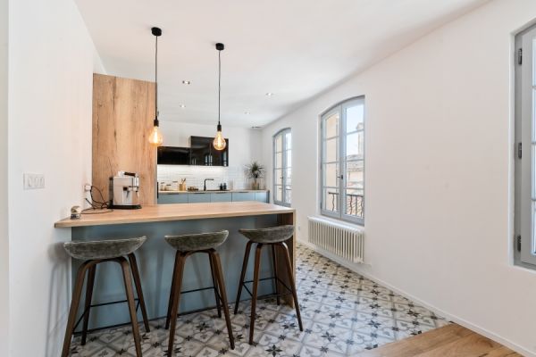 VERT PASTEL ET CHENE VINTAGE, une cuisine réalisée par SoCoo'c Avignon Vedene