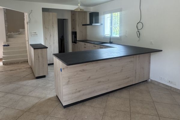 La cuisine bois et béton de Florence !, une cuisine réalisée par SoCoo'c Vitrolles