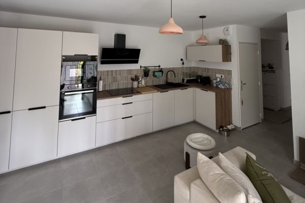 La cuisine lin et chêne cosy de Robin !, une cuisine réalisée par SoCoo'c Vitrolles