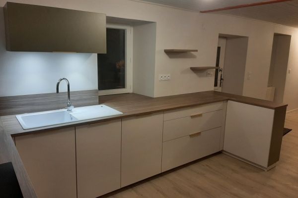 La cuisine lin et bois cendré de Véronique, une cuisine réalisée par SoCoo'c Vitrolles