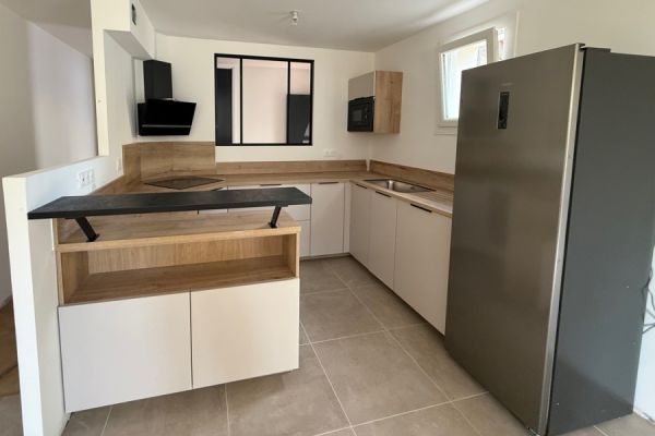 La cuisine chamois et chêne vintage de Vanessa !, une cuisine réalisée par SoCoo'c Vitrolles