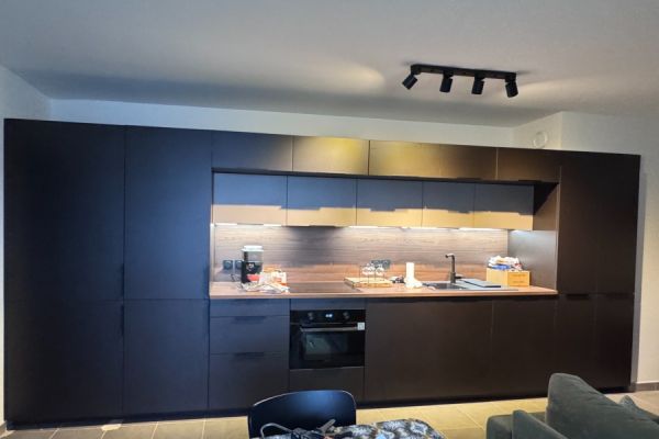 La cuisine moka et noyer de Julien !, une cuisine réalisée par SoCoo'c Vitrolles