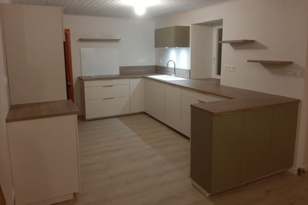 La cuisine lin et bois cendré de Véronique, une cuisine réalisée par SoCoo'c Vitrolles