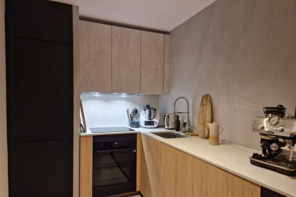 La cuisine chene et cimento de Maxime !, une cuisine réalisée par SoCoo'c Vitrolles