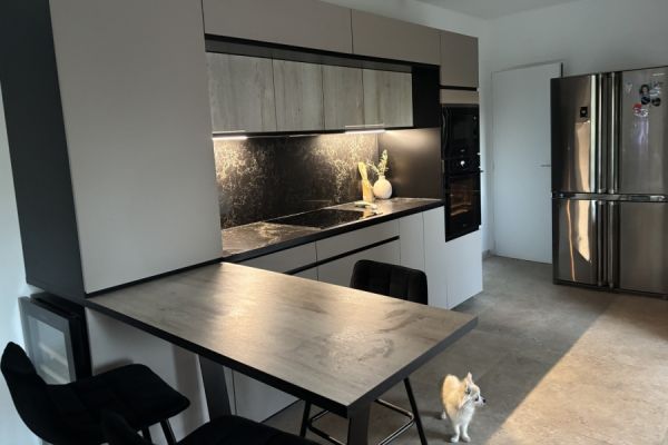 La cuisine praliné mat d&#039;Alicia !, une cuisine réalisée par SoCoo'c Vitrolles