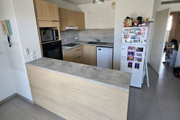 La cuisine chêne doré de Gilles !, une cuisine réalisée par SoCoo'c Vitrolles