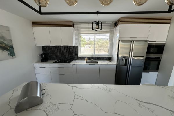 La cuisine blanc brillant de Patrick, une cuisine réalisée par SoCoo'c Vitrolles