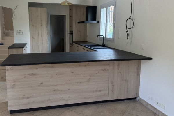 La cuisine bois et béton de Florence !, une cuisine réalisée par SoCoo'c Vitrolles
