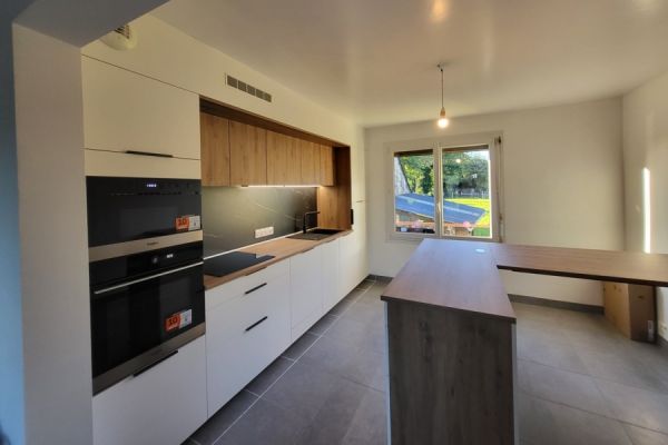 Cuisine en Pont un max de rangement !, une cuisine réalisée par SoCoo'c Pontivy