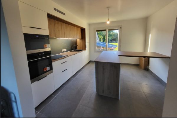 Cuisine en Pont un max de rangement !, une cuisine réalisée par SoCoo'c Pontivy