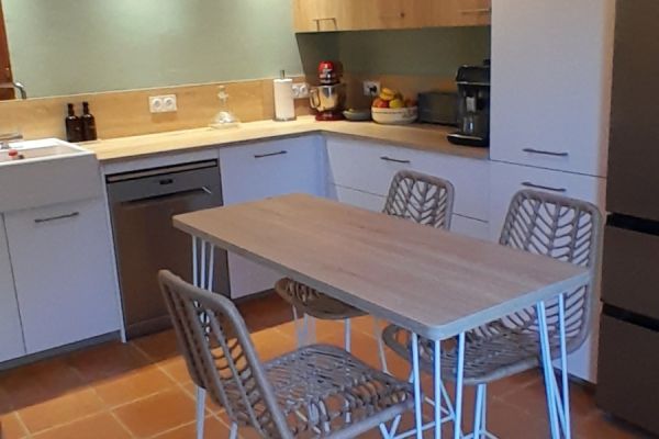 LA CUISINE BLANCHE ET BOIS DE MME M, une cuisine réalisée par SoCoo'c Saint Maximin La Sainte Baume