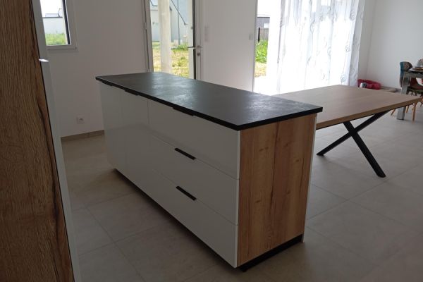 Cuisine blanche et bois, une cuisine réalisée par SoCoo'c Pontivy