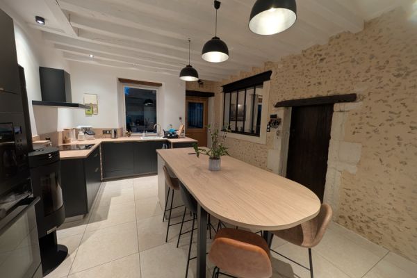 La cuisine Bleue nuit et Lin de Mr et Mme J., une cuisine réalisée par SoCoo'c Le Mans Sud