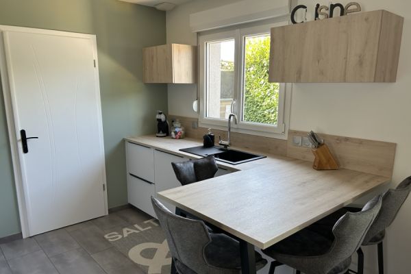 Cuisine Blanche et Chêne doux, une cuisine réalisée par SoCoo'c Metz Augny