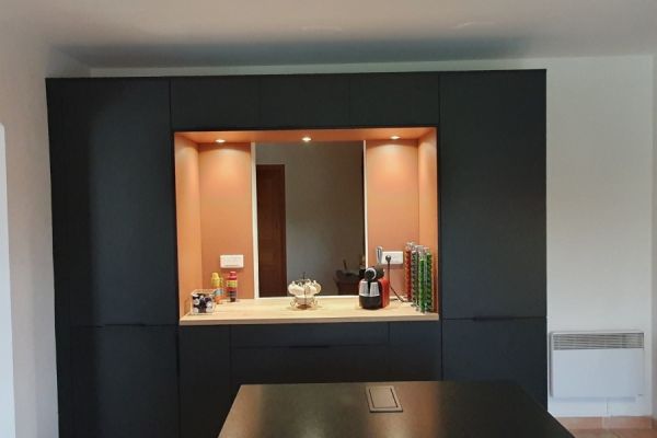 Cuisine noire, chêne vintage & terra rosa , une cuisine réalisée par SoCoo'c Avignon Vedene