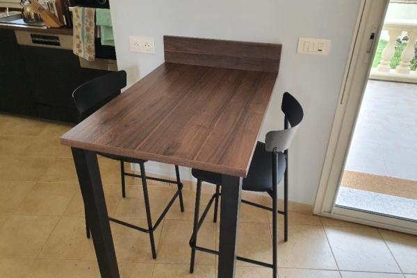 Cuisine noire et bois foncé, une cuisine réalisée par SoCoo'c Bastia